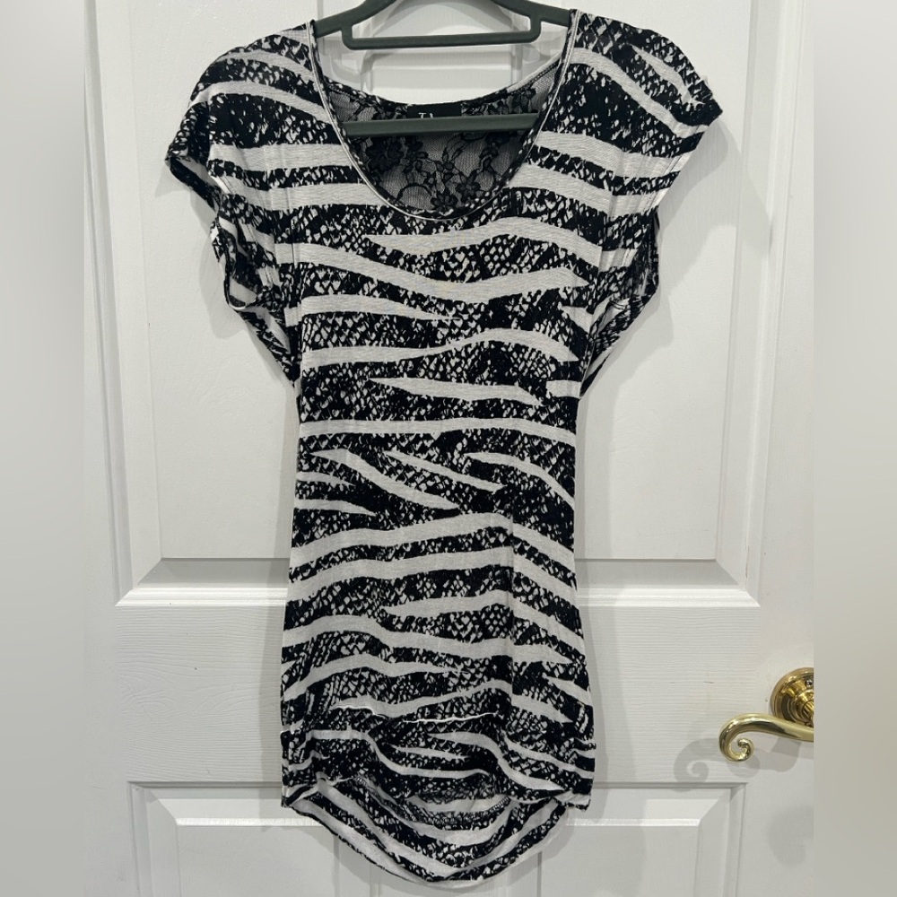 Blank and white cowl back T-shirt